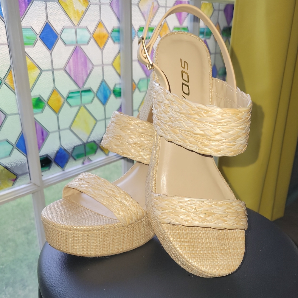 👡SODA Beige Raffia Wedge Sandal W/adjustable Strap. [Size 6]